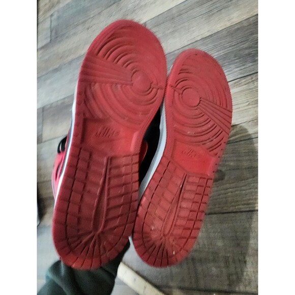 Nike Air Jordan 1 Mid GS Banned Black Red White 554725-074 Size 6.5y - Picture 7 of 8